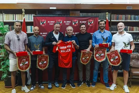 خلال لقاء ودي مع الخطيب.. الأهلي يكرم كولر